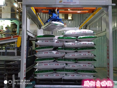 碼垛機(jī)碼垛搬運機(jī)械手飼料碼垛機(jī)面粉碼垛機(jī)